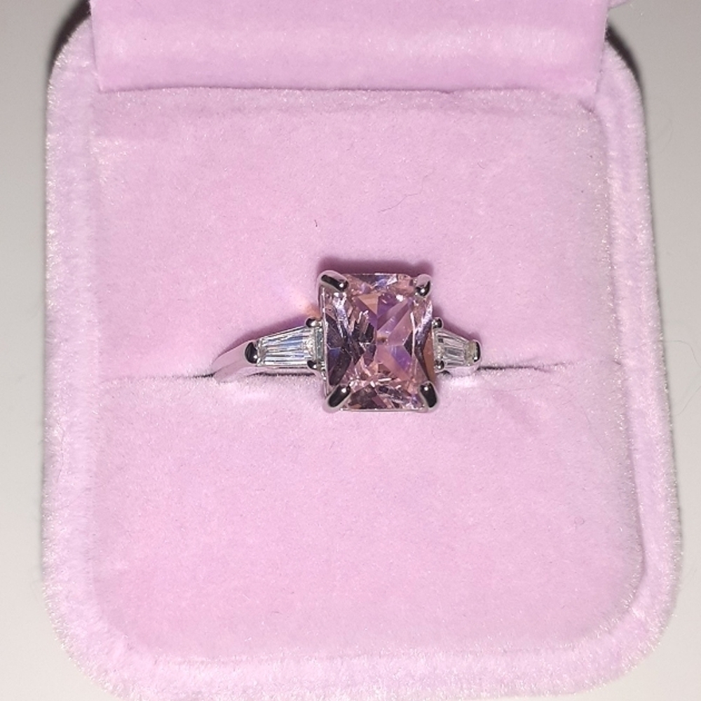 NWT - GREAT Ring!!         Great GIFT!!
